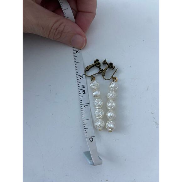 Handmade white rose bead clip on earrings - Picture 3 of 3